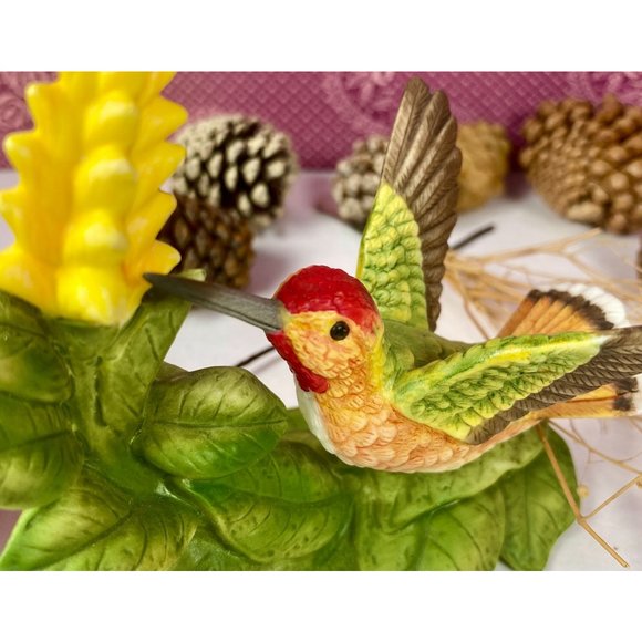 Allen's Bronson Collection, Hummingbird with Aphelandra Flower, looks so natural - Picture 4 of 16